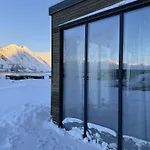Lyngvaer Aurora - Jacuzzi - No 03 Holiday home