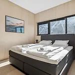 Holiday home Lyngvaer Aurora - Jacuzzi - No 03 *