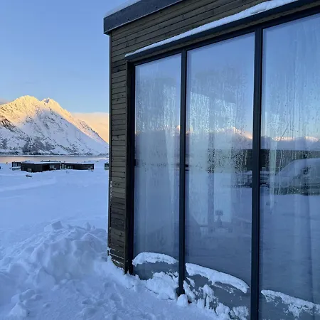 Lyngvaer Aurora Lodge - Jacuzzi - No 03 بيت للعطل